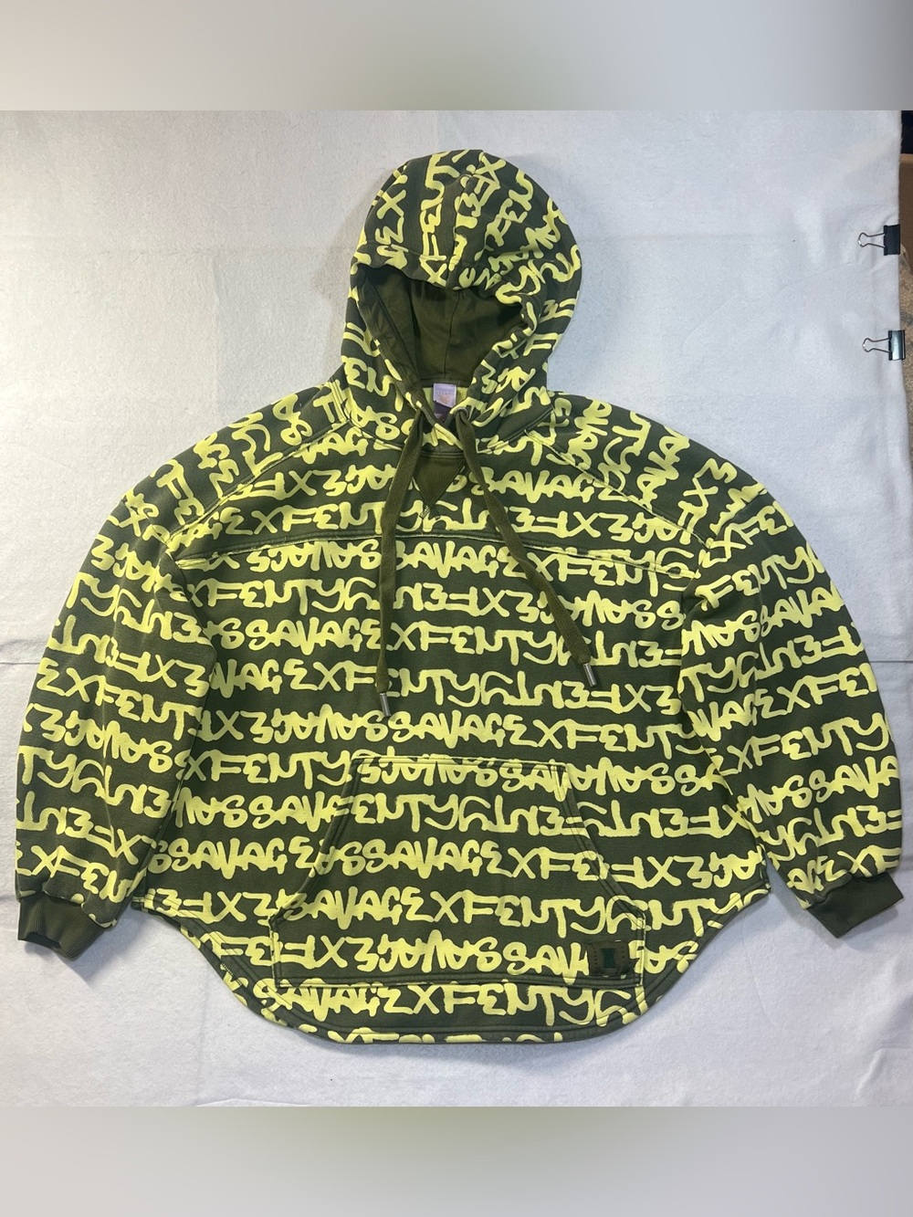 Savage X Fenty Essential Oversize Hoodie Olive Green Neon Graffiti, Everybody XS